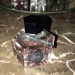 SOLD Gucci Flora Gorgeous Gardenia 30 ML/1 FL OZ